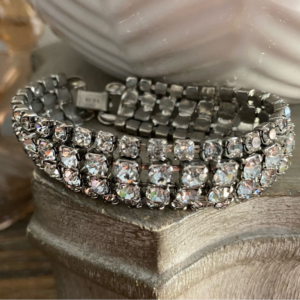 RARE Vintage Pretty WEISS‎ Signed Clear Rhinestone Silver Tone Cuff Bracelet - Picture 7 of 16